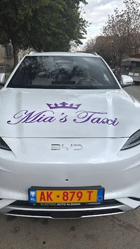 Mia's Taxi logo